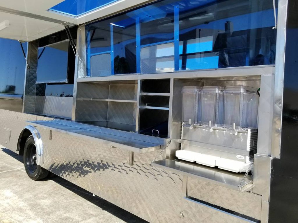 2000 Freightliner MT45 Food Truck – Fully Equipped