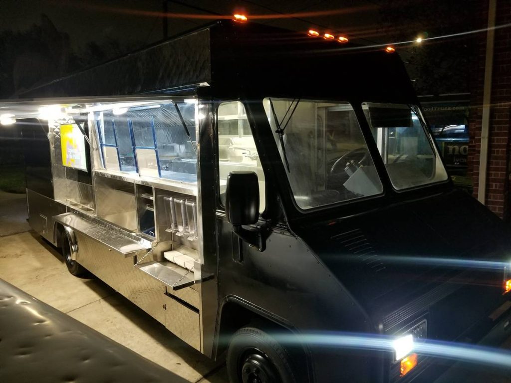 2000 Freightliner MT45 Food Truck – Fully Equipped